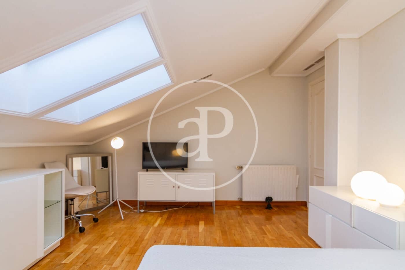 3 soveværelse Lejlighed til leje i Madrid by - € 3.300 (Ref: 8726324)