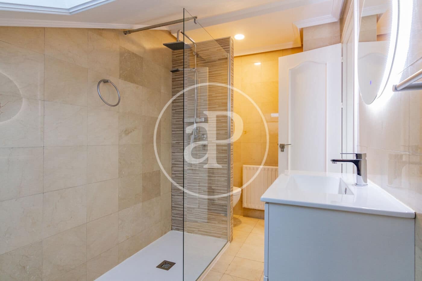 3 soveværelse Lejlighed til leje i Madrid by - € 3.300 (Ref: 8726324)