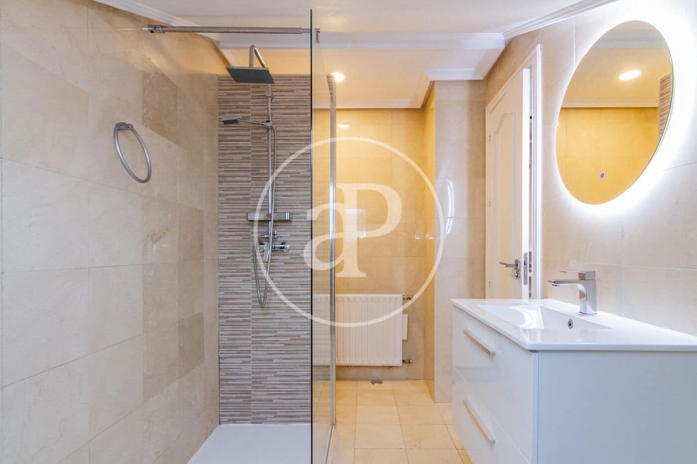 3 soveværelse Lejlighed til leje i Madrid by - € 3.300 (Ref: 8726324)