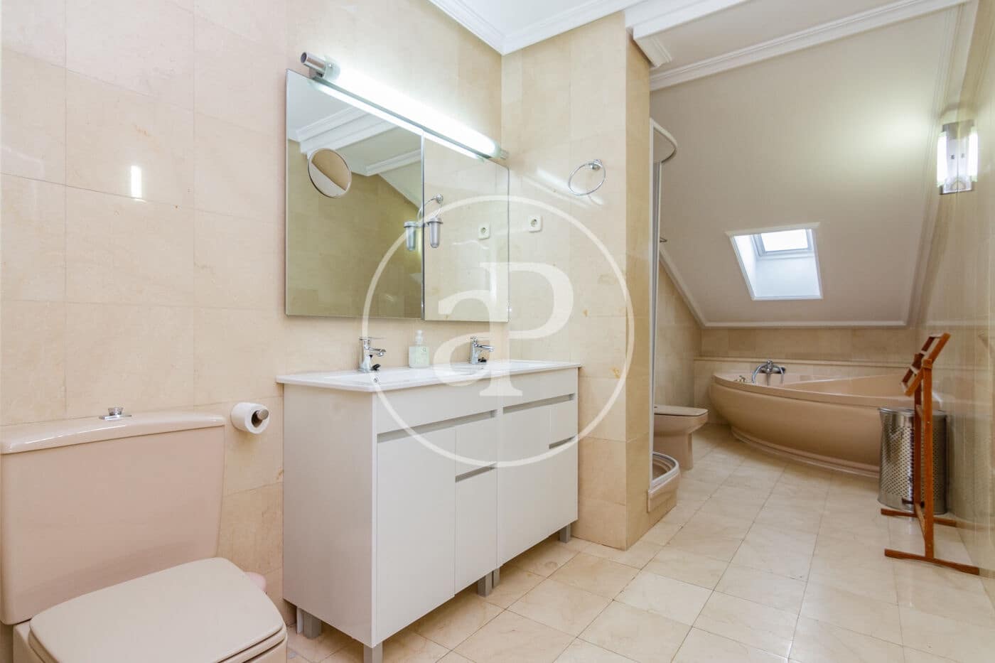 3 soveværelse Lejlighed til leje i Madrid by - € 3.300 (Ref: 8726324)