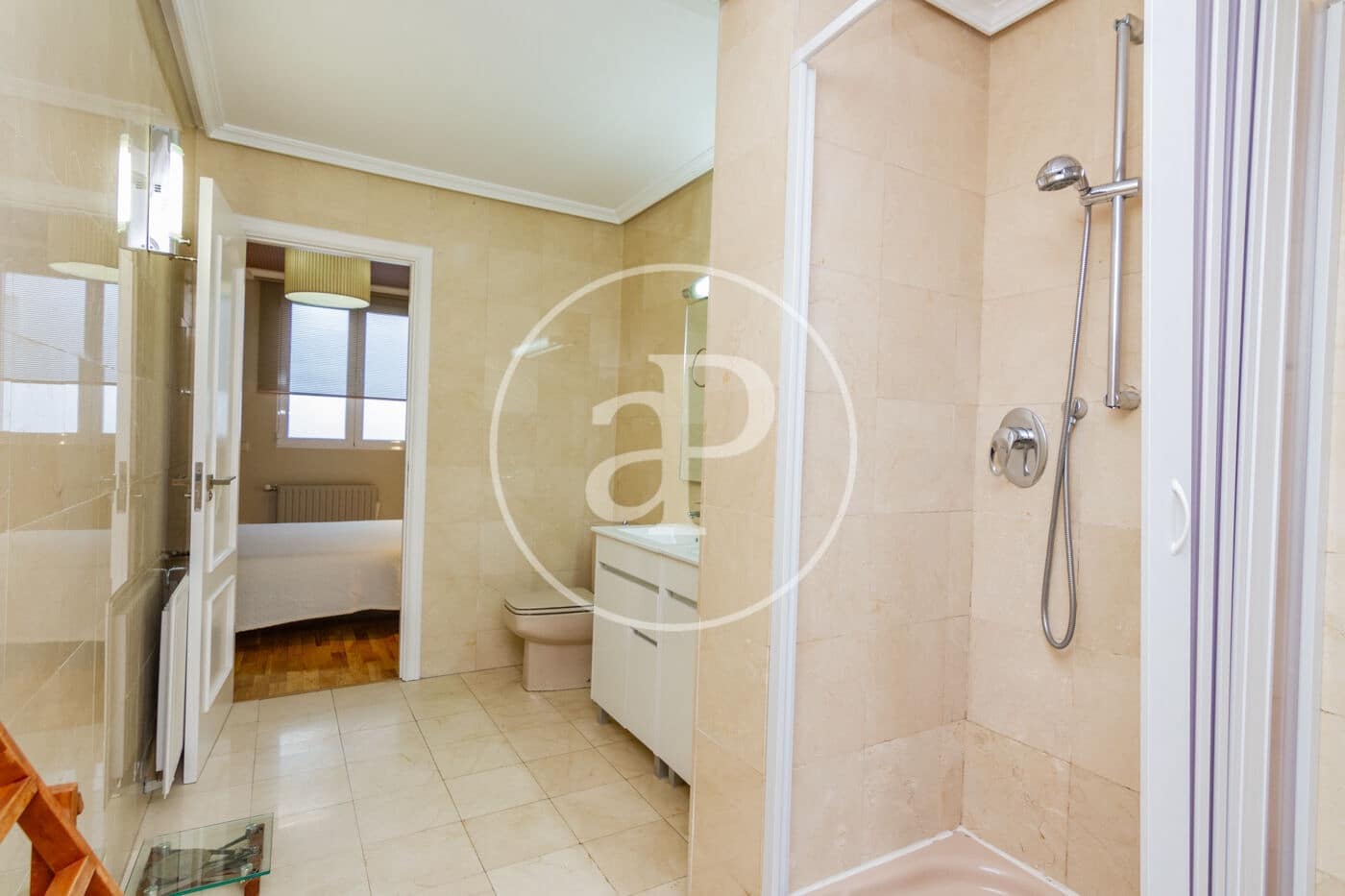 3 soveværelse Lejlighed til leje i Madrid by - € 3.300 (Ref: 8726324)