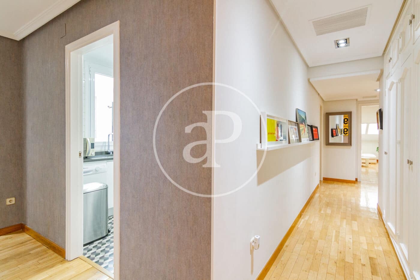 3 soveværelse Lejlighed til leje i Madrid by - € 3.300 (Ref: 8726324)