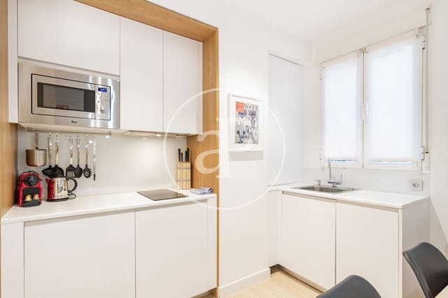 1 soveværelse Lejlighed til leje i Cortes, Madrid by - € 1.600 (Ref: 8726325)