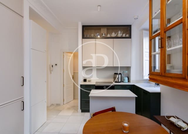 1 quarto Apartamento para arrendar em Embajadores, Madrid cidade - 1 390 € (Ref: 8726327)