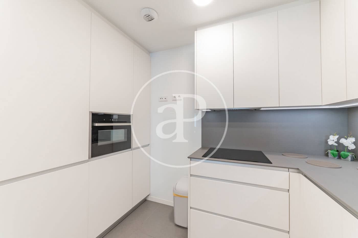 2 soverom Leilighet til leie i Madrid by med svømmebasseng - € 3 700 (Ref: 8726355)