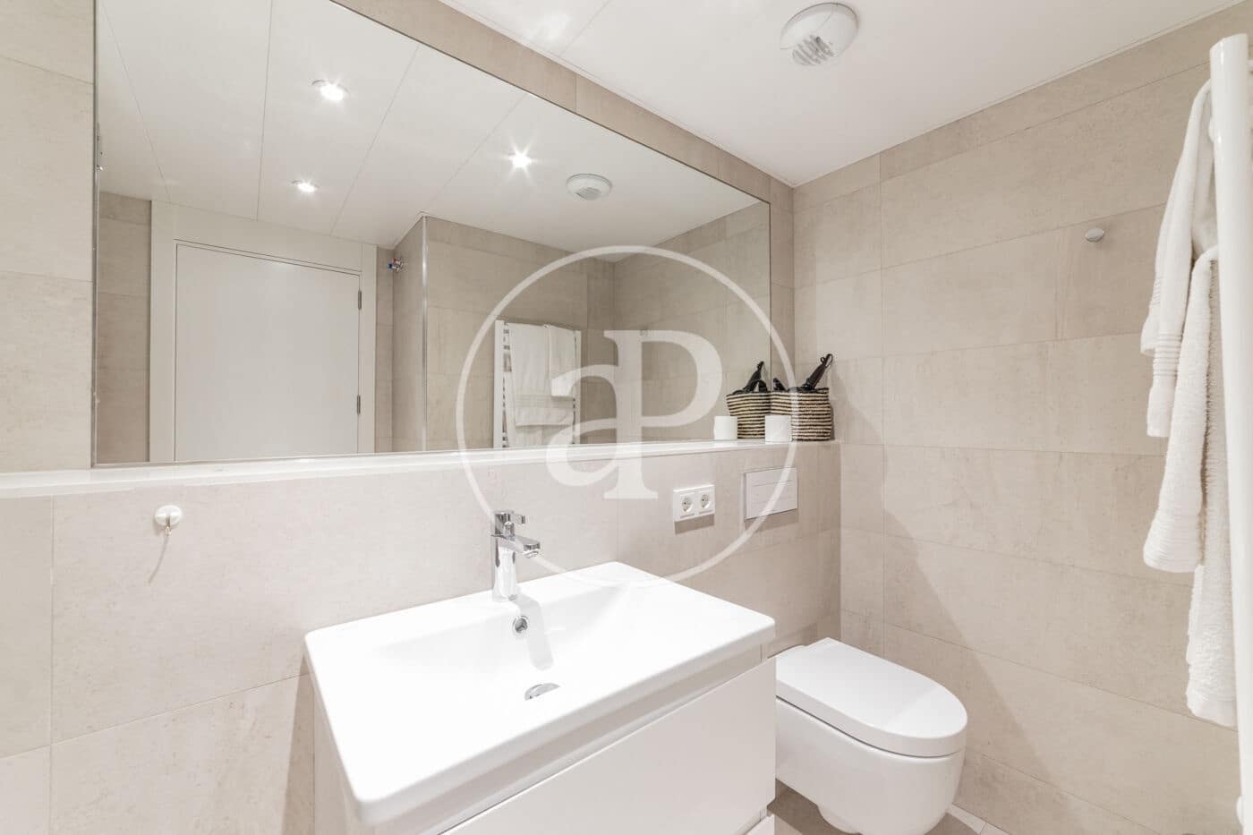 2 soverom Leilighet til leie i Madrid by med svømmebasseng - € 3 700 (Ref: 8726355)