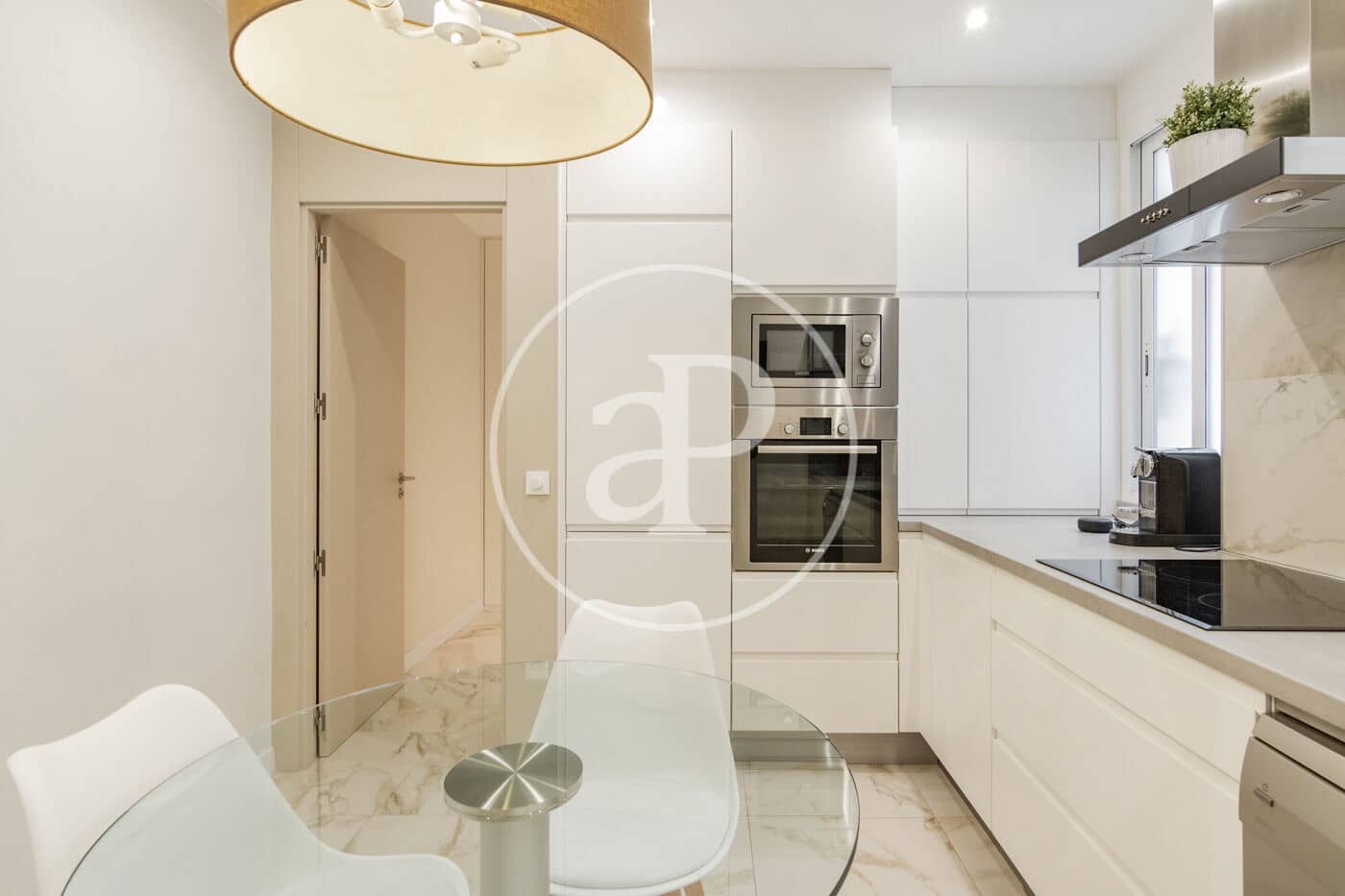 2 soveværelse Lejlighed til leje i Madrid by - € 3.900 (Ref: 8726359)