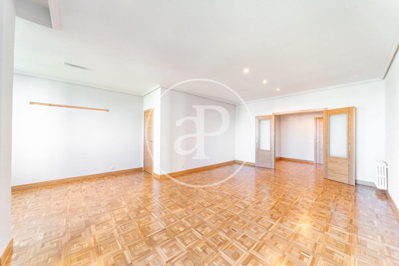 3 soveværelse Lejlighed til leje i Madrid by med garage - € 3.000 (Ref: 8726367)