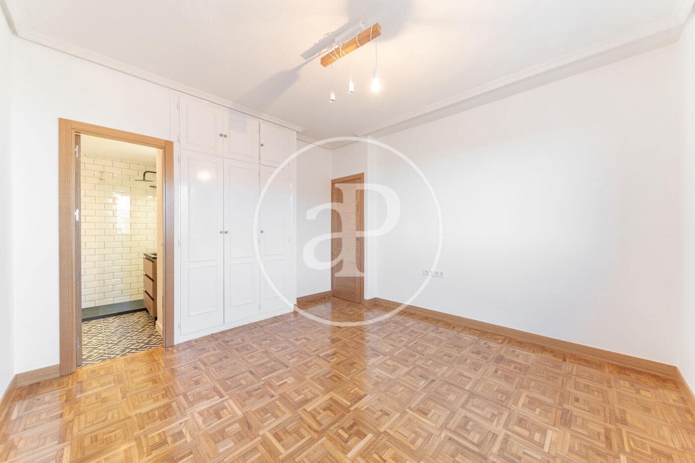 3 soveværelse Lejlighed til leje i Madrid by med garage - € 3.000 (Ref: 8726367)