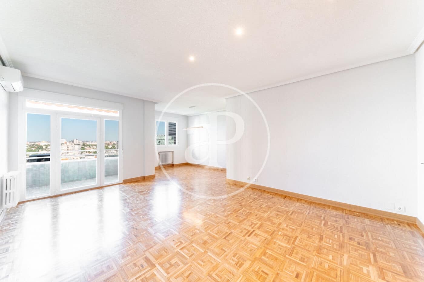 3 soveværelse Lejlighed til leje i Madrid by med garage - € 3.000 (Ref: 8726367)