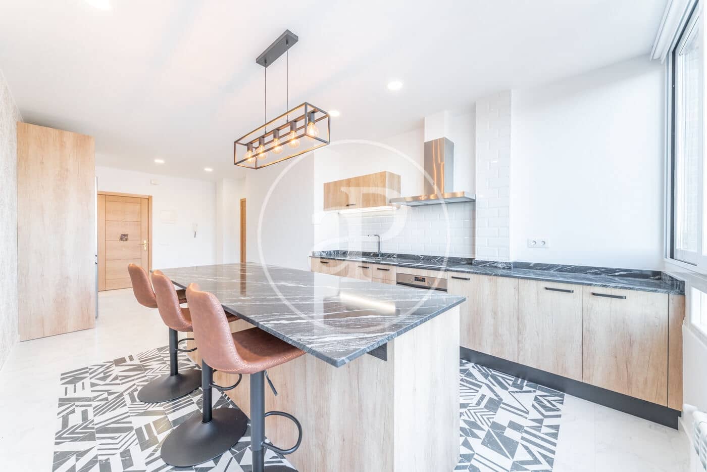 3 soveværelse Lejlighed til leje i Madrid by med garage - € 3.000 (Ref: 8726367)