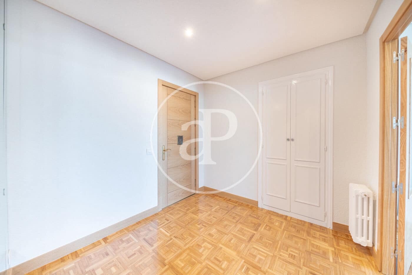 3 soveværelse Lejlighed til leje i Madrid by med garage - € 3.000 (Ref: 8726367)