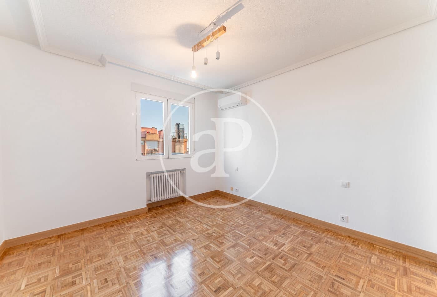 3 soveværelse Lejlighed til leje i Madrid by med garage - € 3.000 (Ref: 8726367)