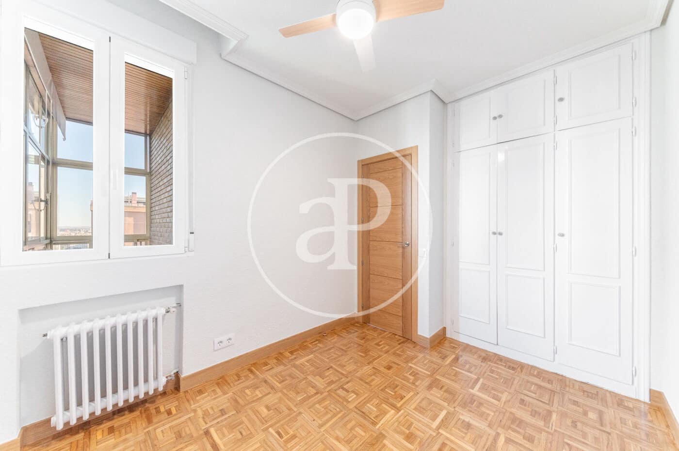 3 soveværelse Lejlighed til leje i Madrid by med garage - € 3.000 (Ref: 8726367)