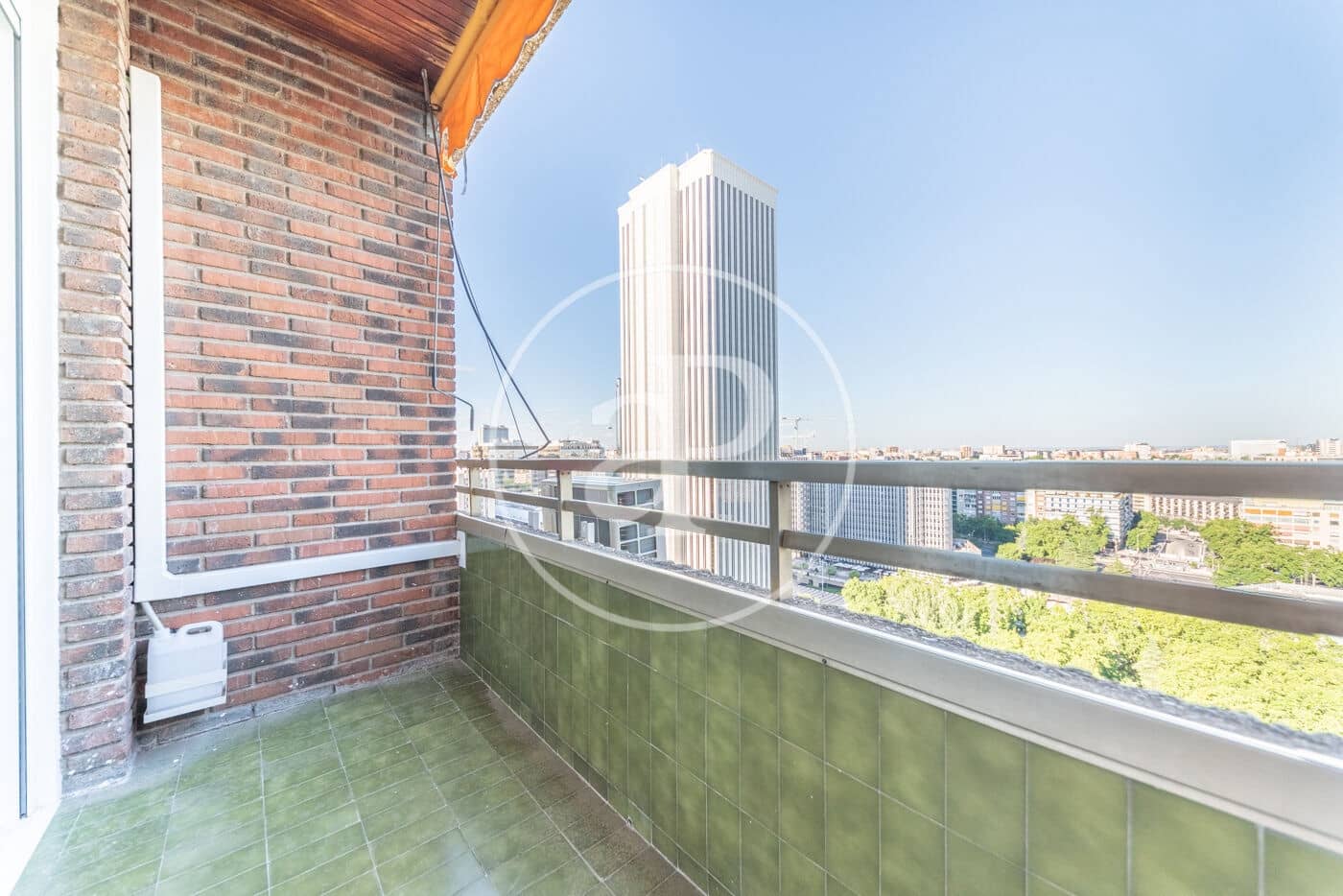 3 soveværelse Lejlighed til leje i Madrid by med garage - € 3.000 (Ref: 8726367)