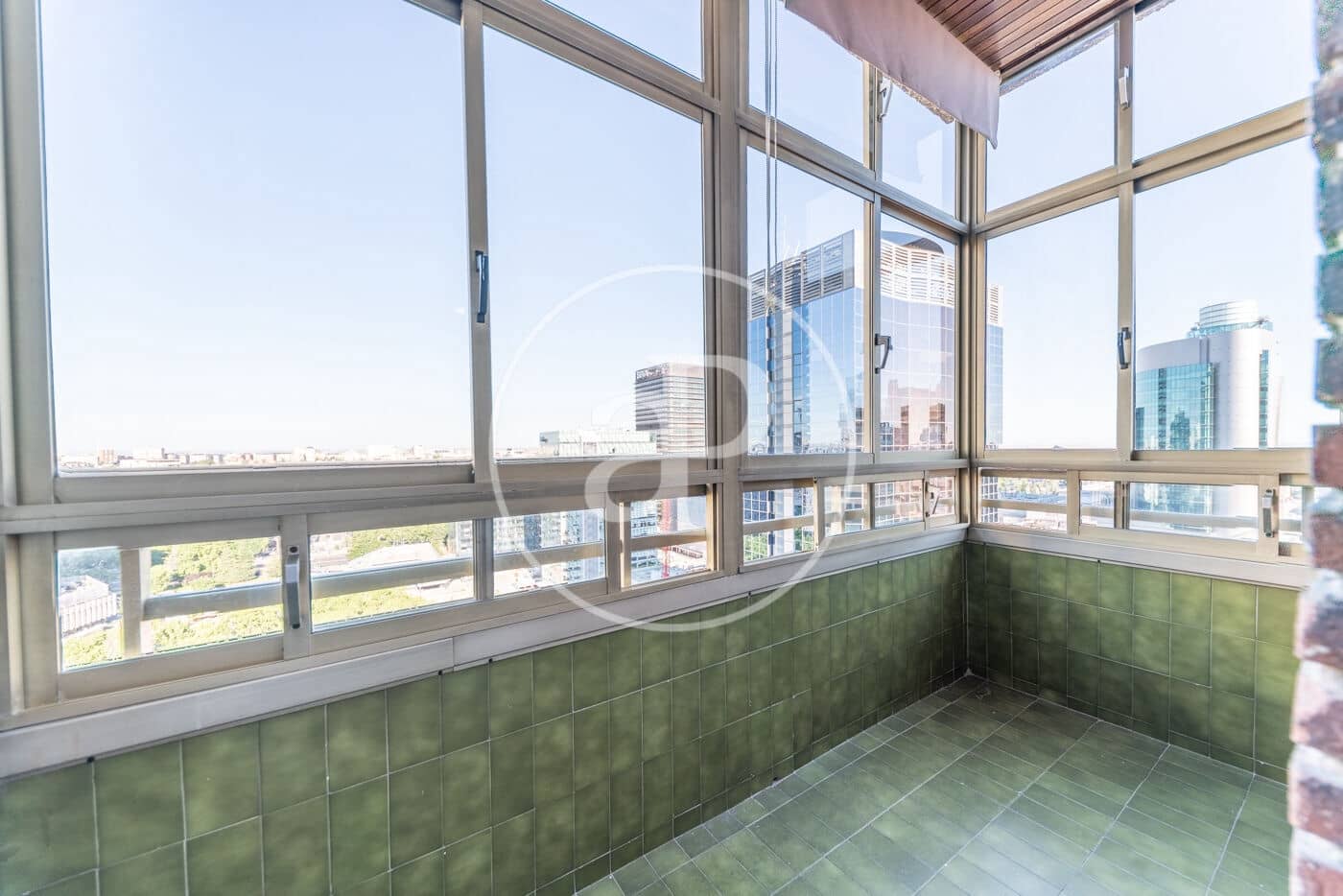 3 soveværelse Lejlighed til leje i Madrid by med garage - € 3.000 (Ref: 8726367)