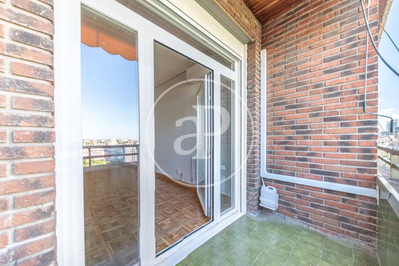 3 soveværelse Lejlighed til leje i Madrid by med garage - € 3.000 (Ref: 8726367)
