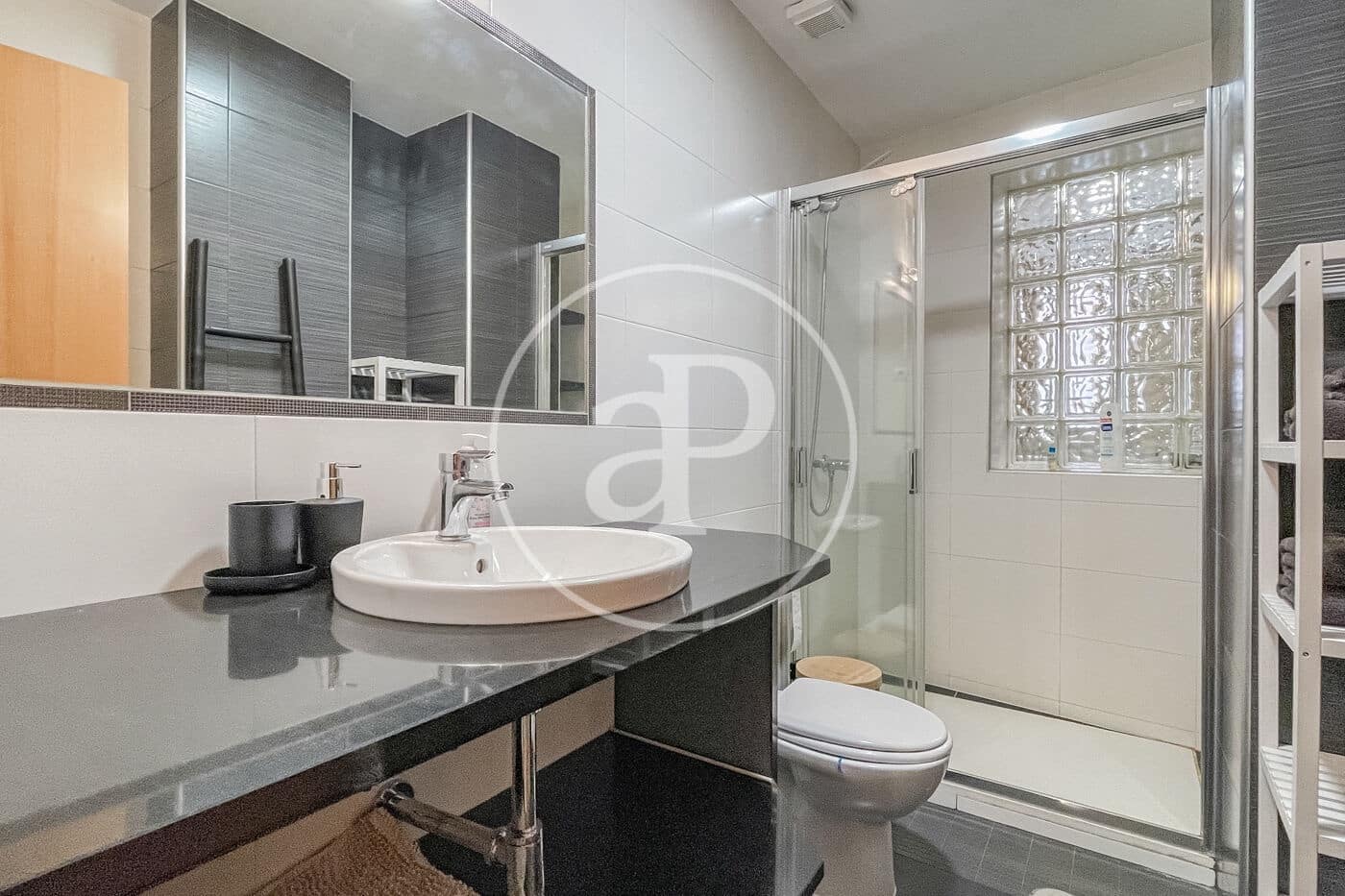 1 soveværelse Lejlighed til leje i Madrid by - € 1.950 (Ref: 8726368)