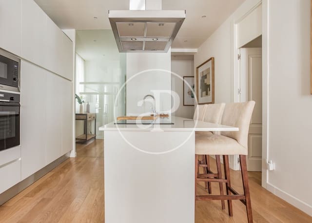 4 soveværelse Lejlighed til leje i Recoletos, Madrid by - € 8.000 (Ref: 8726378)