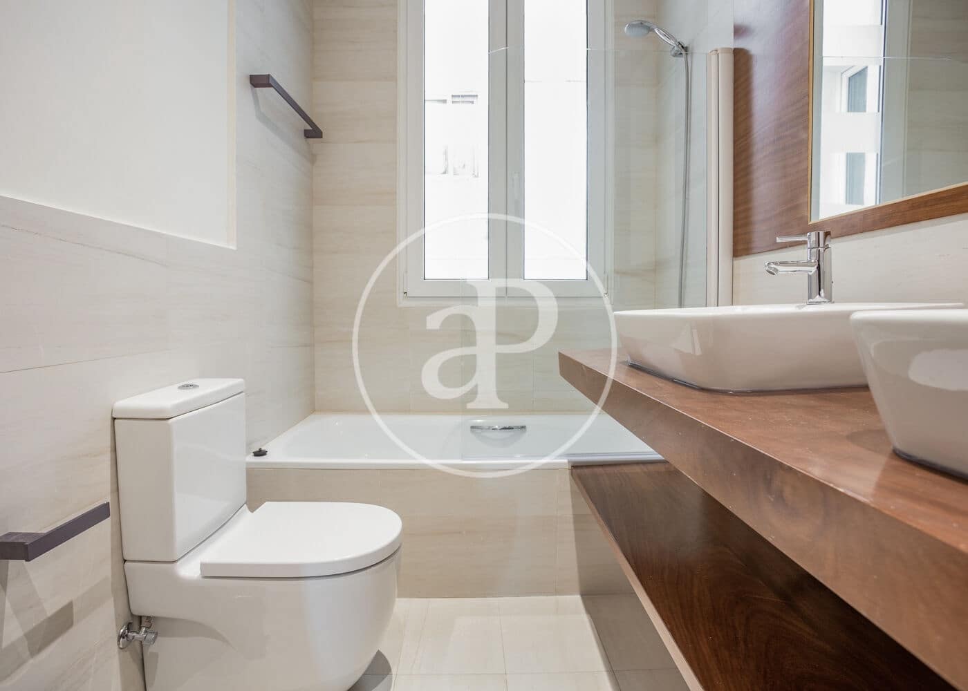 4 soverom Leilighet til leie i Madrid by - € 8 000 (Ref: 8726378)