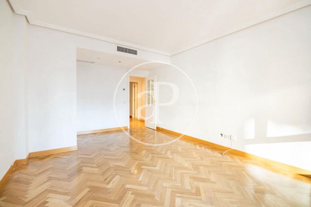 Apartamento de 2 habitaciones en Ciudad Jardín, Madrid ciudad en alquiler con piscina garaje - 2.200 € (Ref: 8726384)