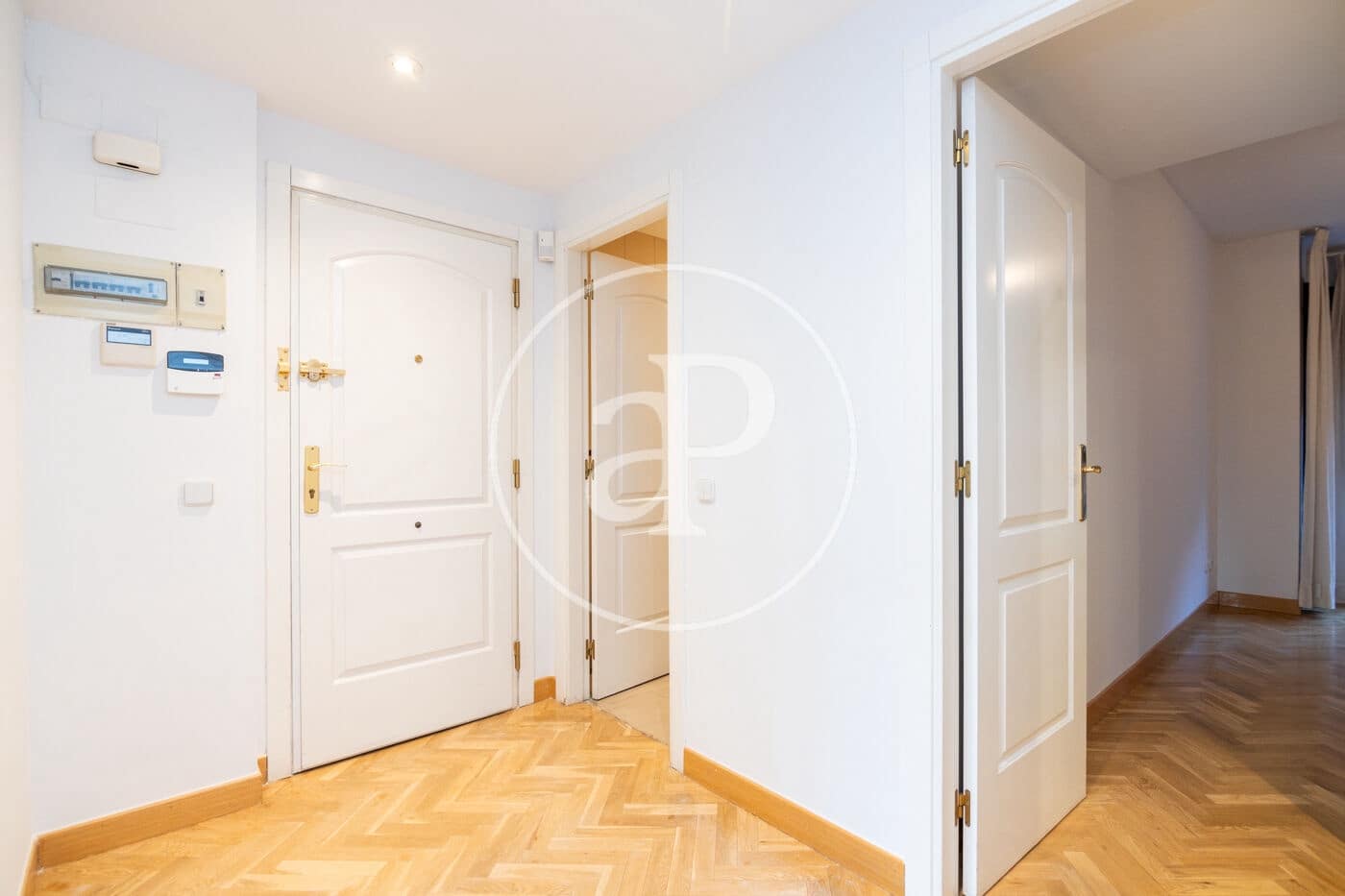 2 soverom Leilighet til leie i Madrid by med svømmebasseng garasje - € 2 200 (Ref: 8726384)