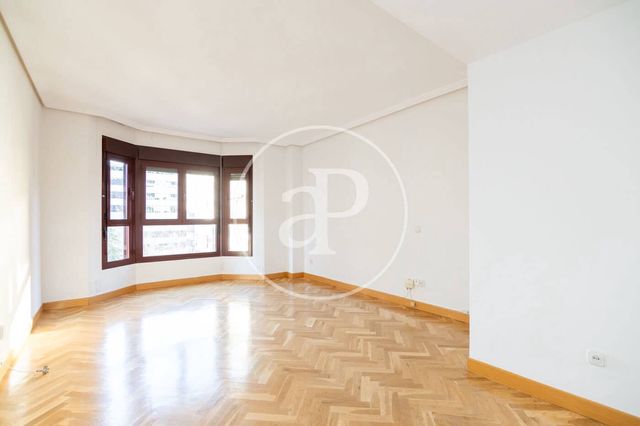 Apartamento de 2 habitaciones en Ciudad Jardín, Madrid ciudad en alquiler con piscina garaje - 2.200 € (Ref: 8726384)