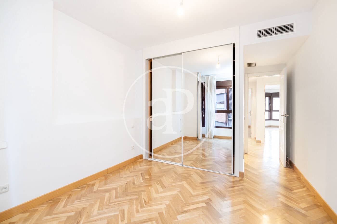 2 soverom Leilighet til leie i Madrid by med svømmebasseng garasje - € 2 200 (Ref: 8726384)