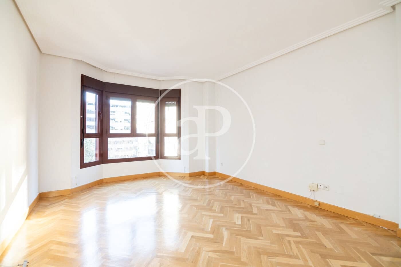 2 soverom Leilighet til leie i Madrid by med svømmebasseng garasje - € 2 200 (Ref: 8726384)