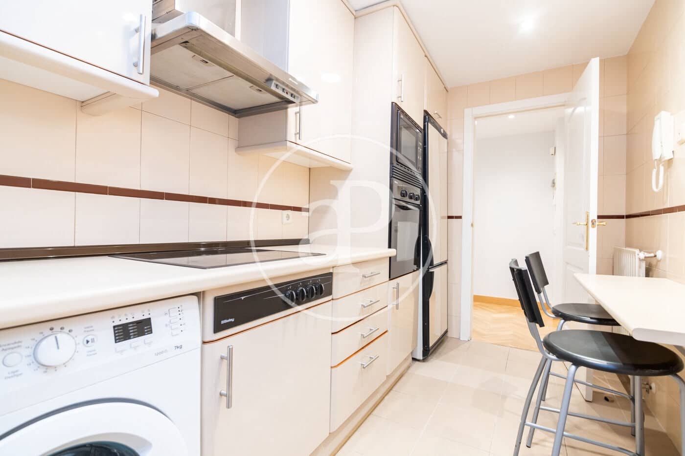 2 soverom Leilighet til leie i Madrid by med svømmebasseng garasje - € 2 200 (Ref: 8726384)