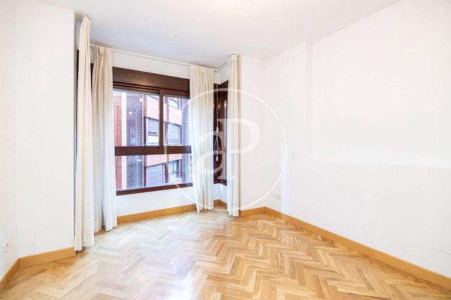 Apartamento de 2 habitaciones en Ciudad Jardín, Madrid ciudad en alquiler con piscina garaje - 2.200 € (Ref: 8726384)