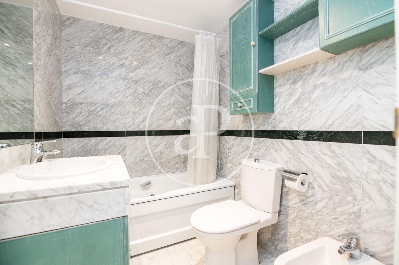 2 soverom Leilighet til leie i Madrid by med svømmebasseng garasje - € 2 200 (Ref: 8726384)