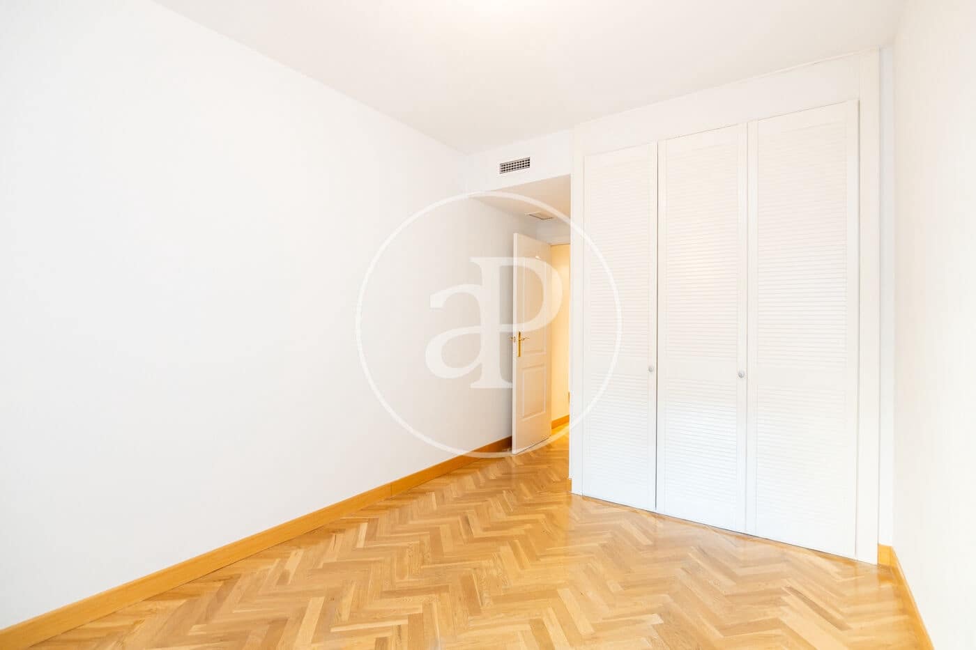 2 soverom Leilighet til leie i Madrid by med svømmebasseng garasje - € 2 200 (Ref: 8726384)