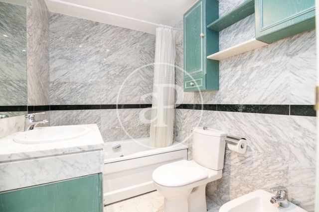 Apartamento de 2 habitaciones en Ciudad Jardín, Madrid ciudad en alquiler con piscina garaje - 2.200 € (Ref: 8726384)