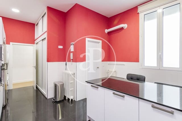 Appartement de 4 chambres à louer à Palacio, Madrid ville - 3 900 € (Ref: 8726389)