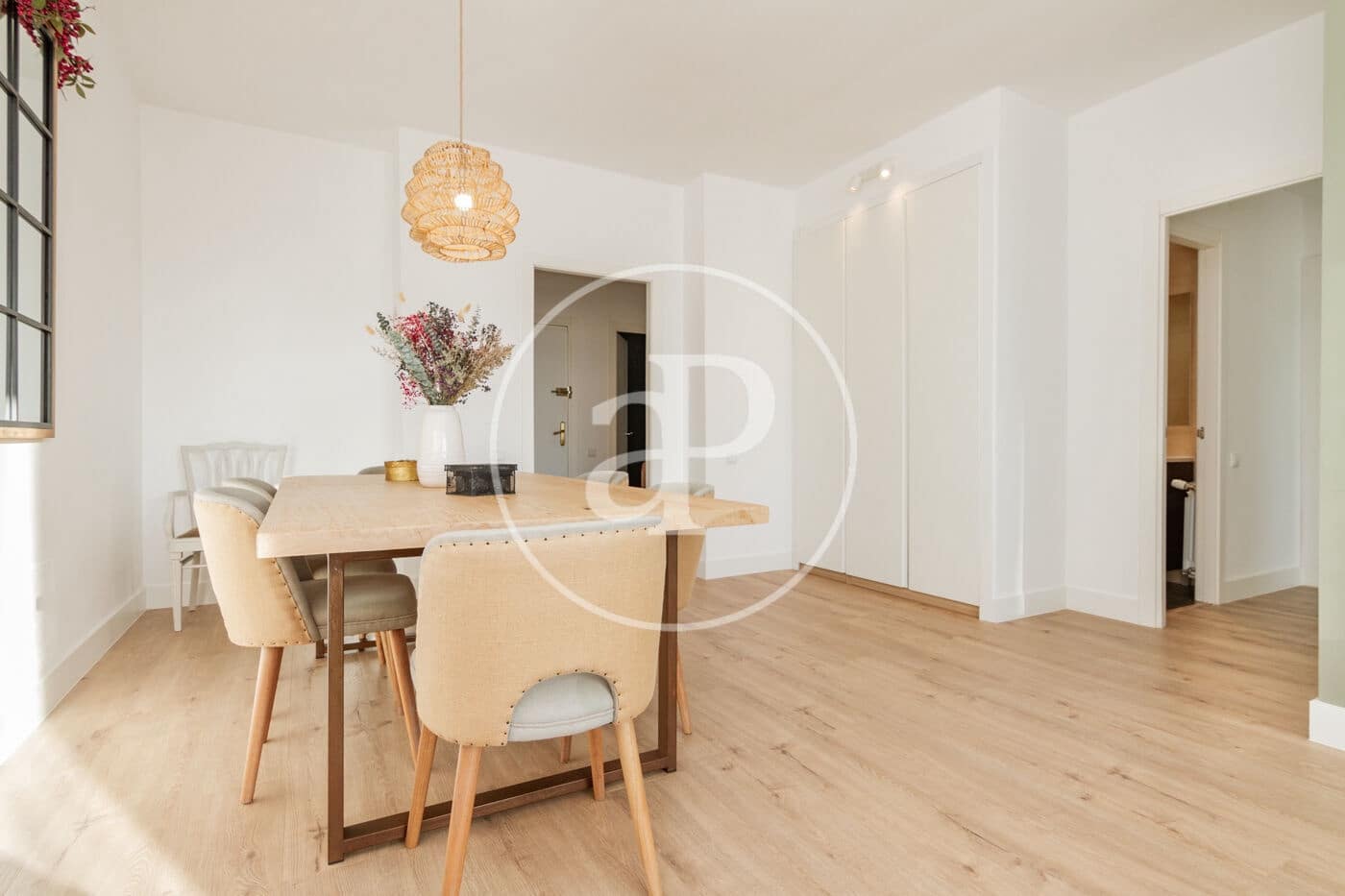 4 soveværelse Lejlighed til leje i Madrid by med swimmingpool - € 3.400 (Ref: 8726394)