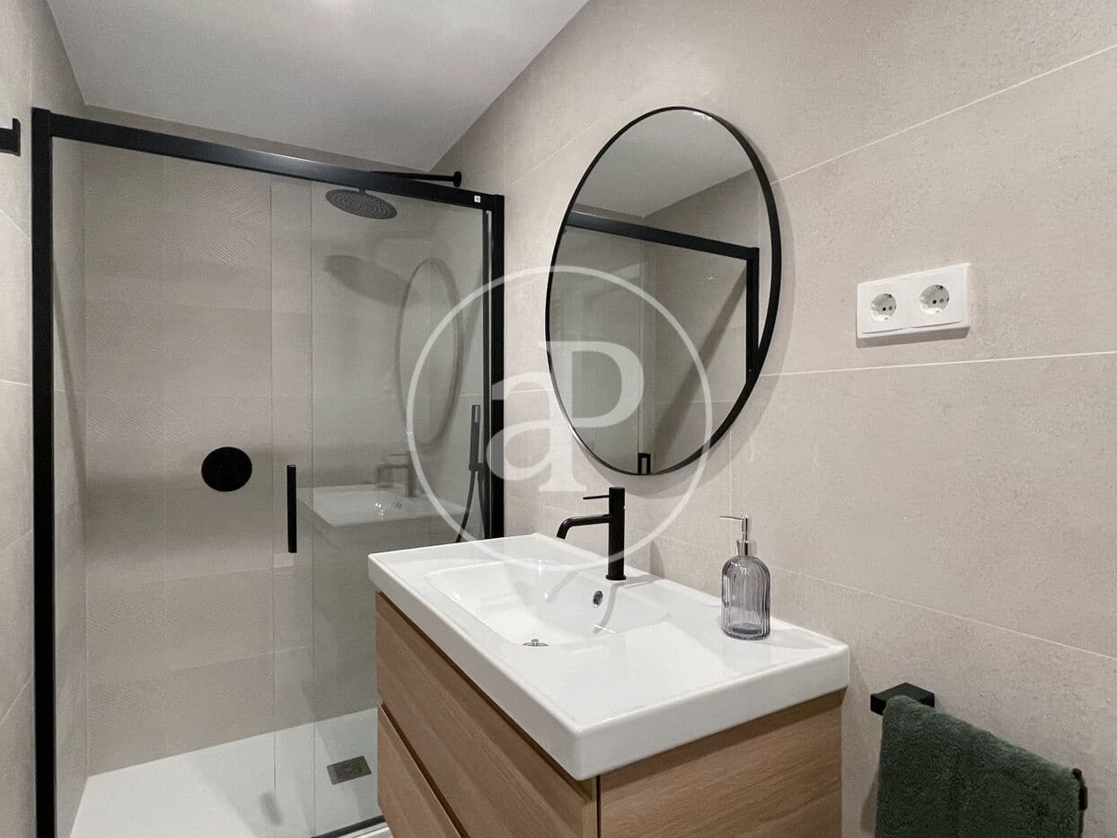 2 soverom Leilighet til leie i Madrid by - € 3 600 (Ref: 8726395)