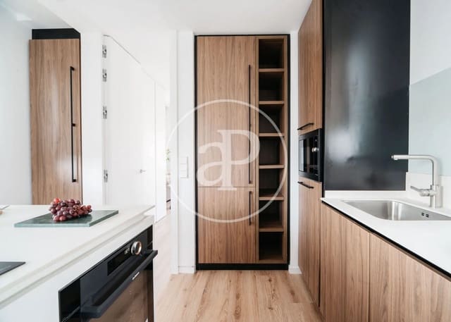 1 soveværelse Lejlighed til leje i Almagro, Madrid by - € 4.950 (Ref: 8726398)