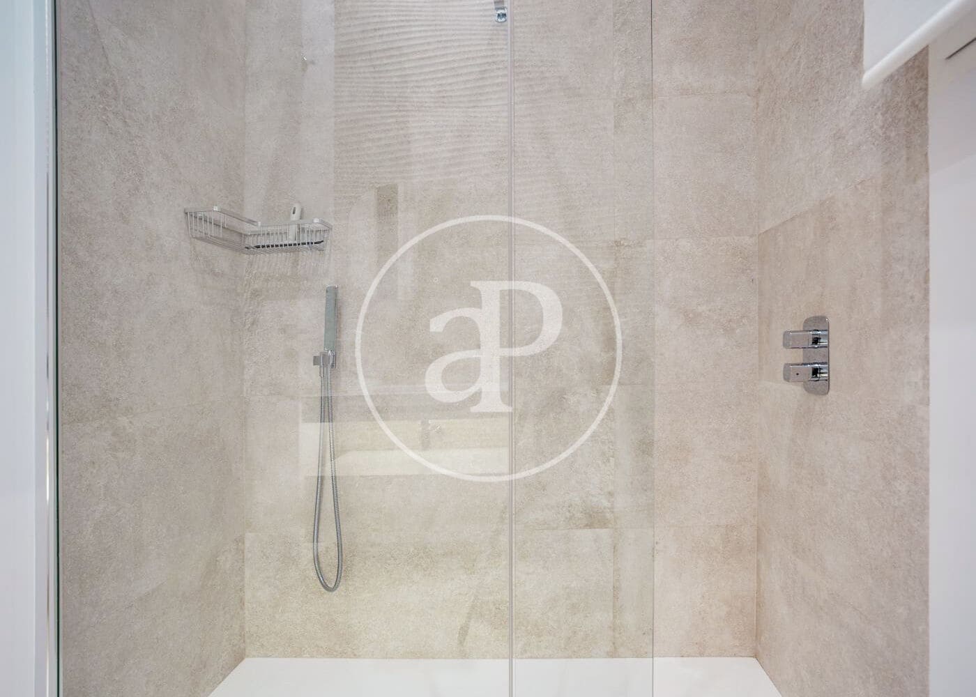 3 slaapkamer Appartement te huur in Madrid stad - € 7.300 (Ref: 8726413)