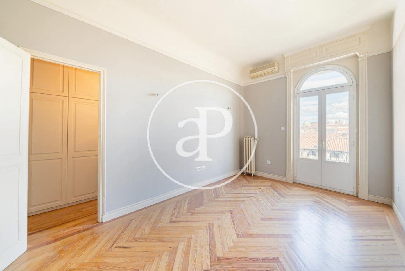 5 soveværelse Lejlighed til leje i Madrid by - € 15.000 (Ref: 8726419)