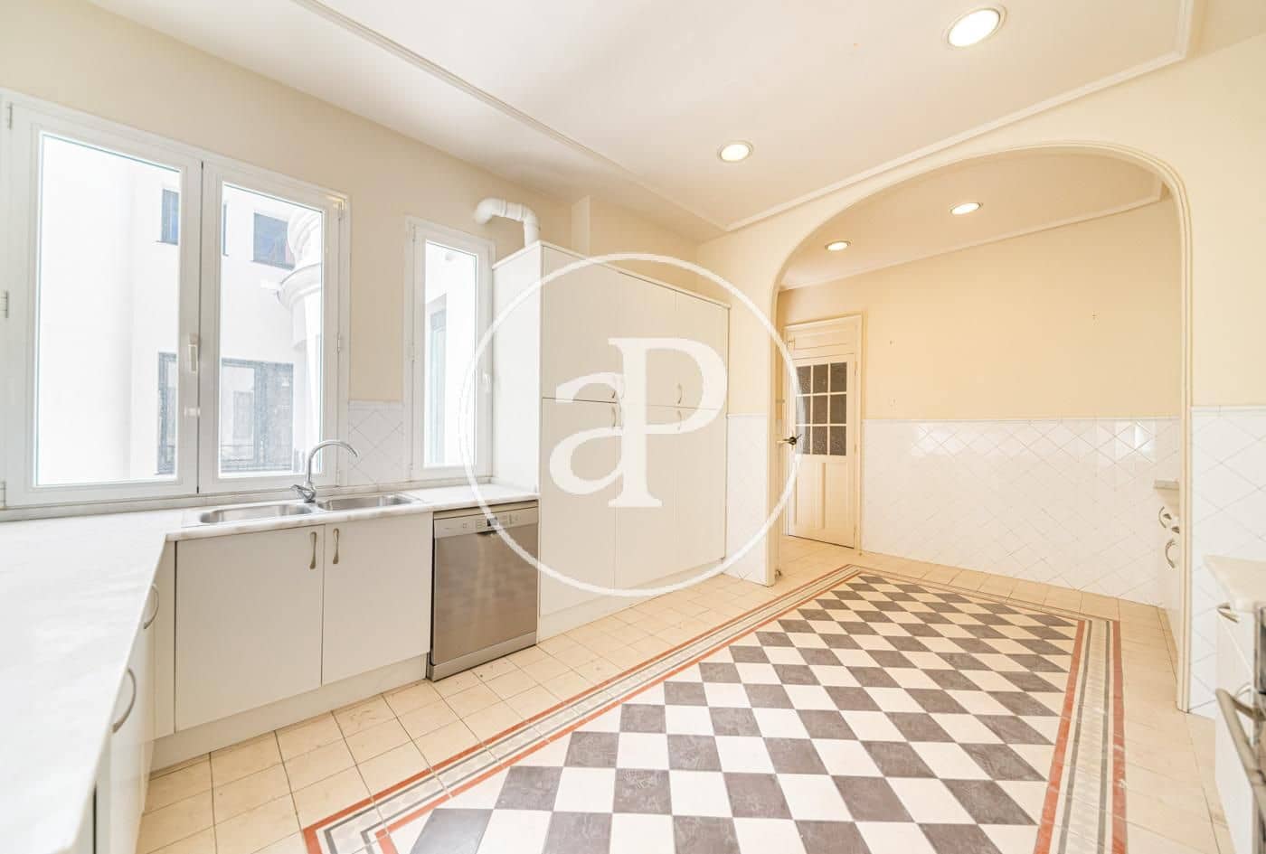 5 soveværelse Lejlighed til leje i Madrid by - € 15.000 (Ref: 8726419)