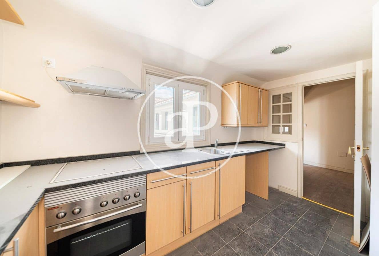 5 soveværelse Lejlighed til leje i Madrid by - € 15.000 (Ref: 8726419)