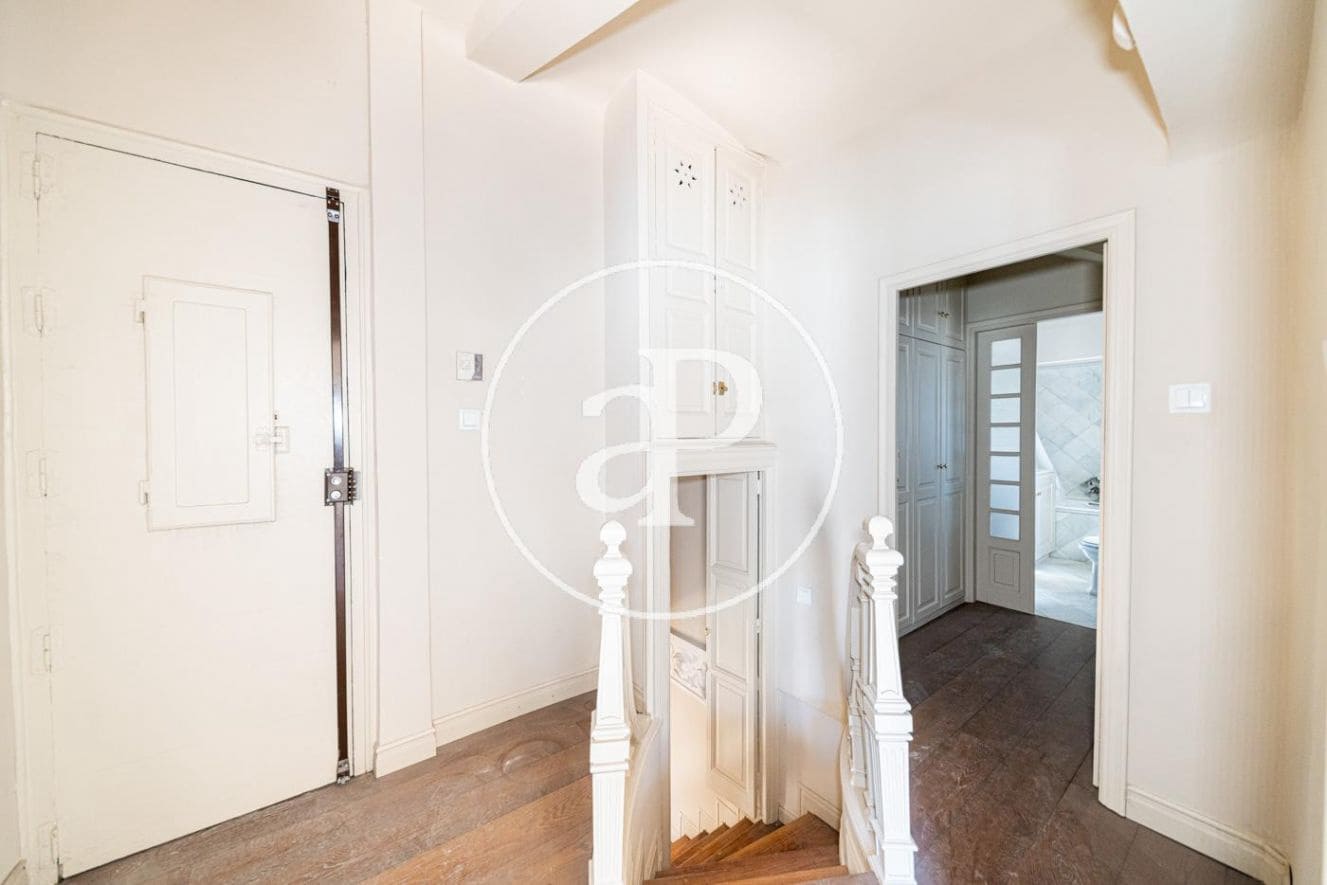 5 soveværelse Lejlighed til leje i Madrid by - € 15.000 (Ref: 8726419)