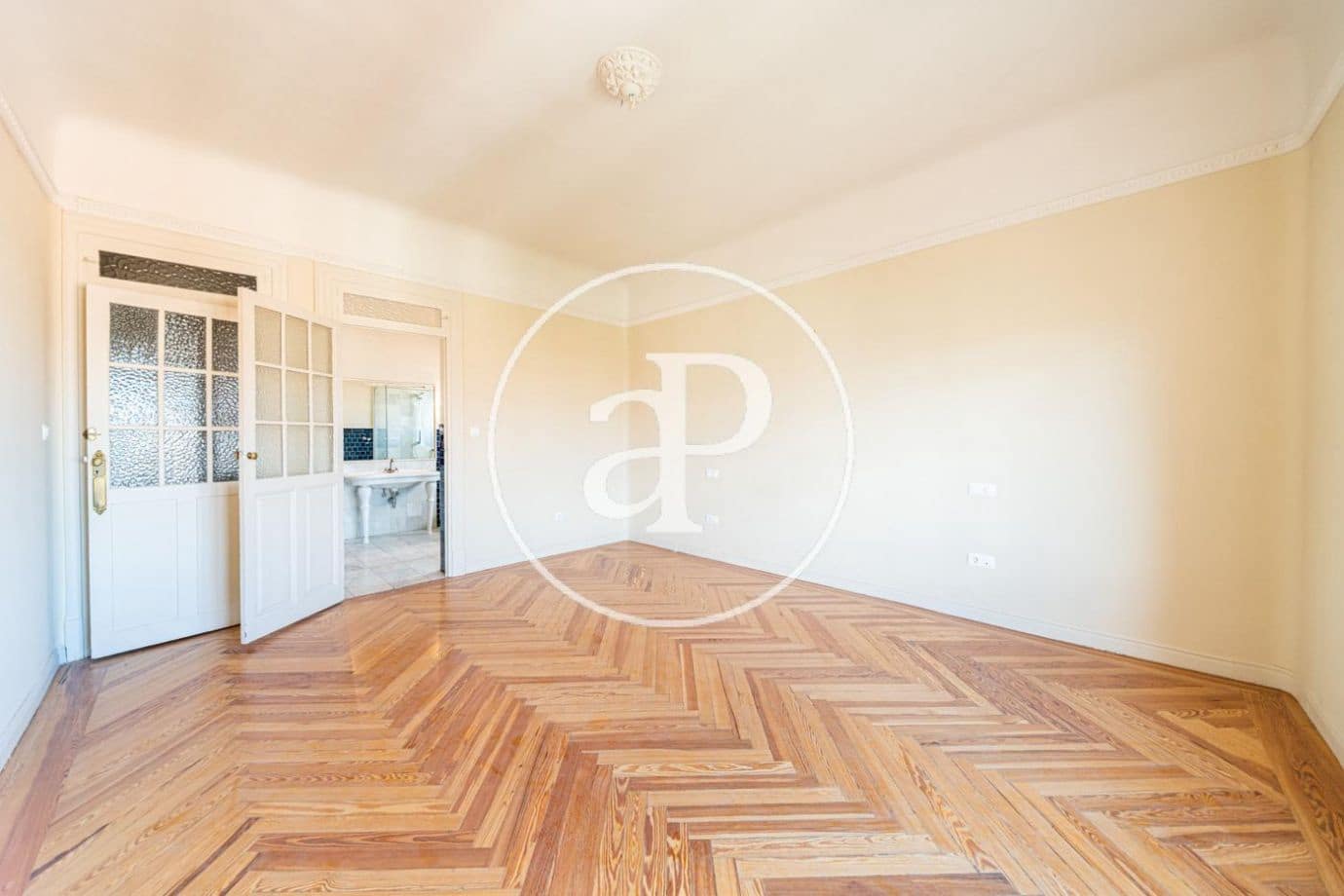 5 soveværelse Lejlighed til leje i Madrid by - € 15.000 (Ref: 8726419)