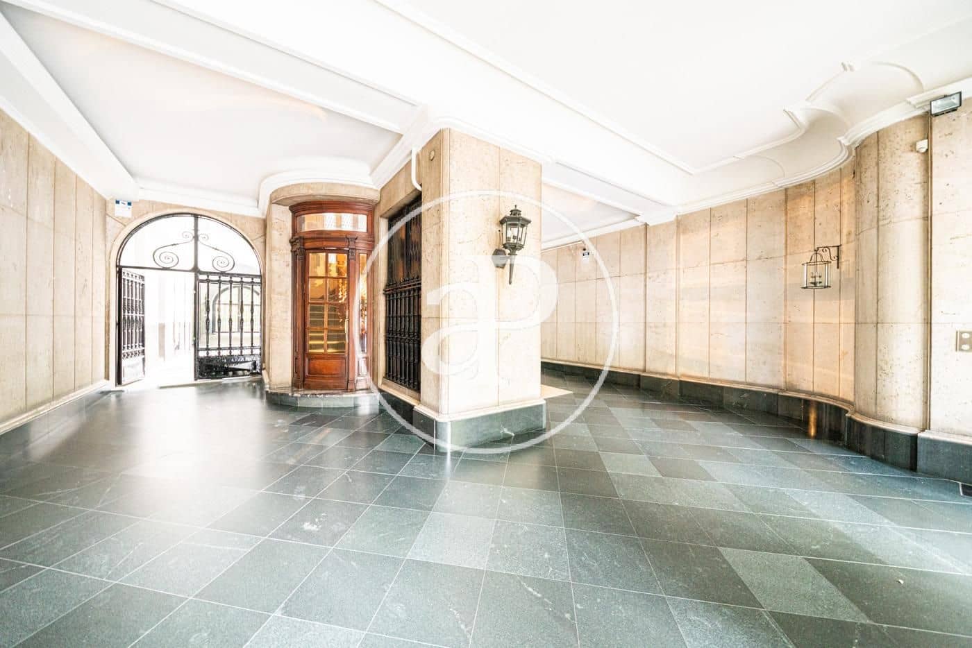 5 soveværelse Lejlighed til leje i Madrid by - € 15.000 (Ref: 8726419)