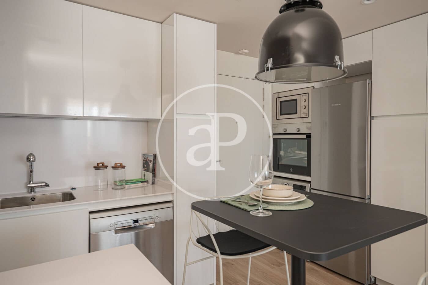 1 soverom Leilighet til leie i Madrid by med svømmebasseng - € 2 300 (Ref: 8726420)