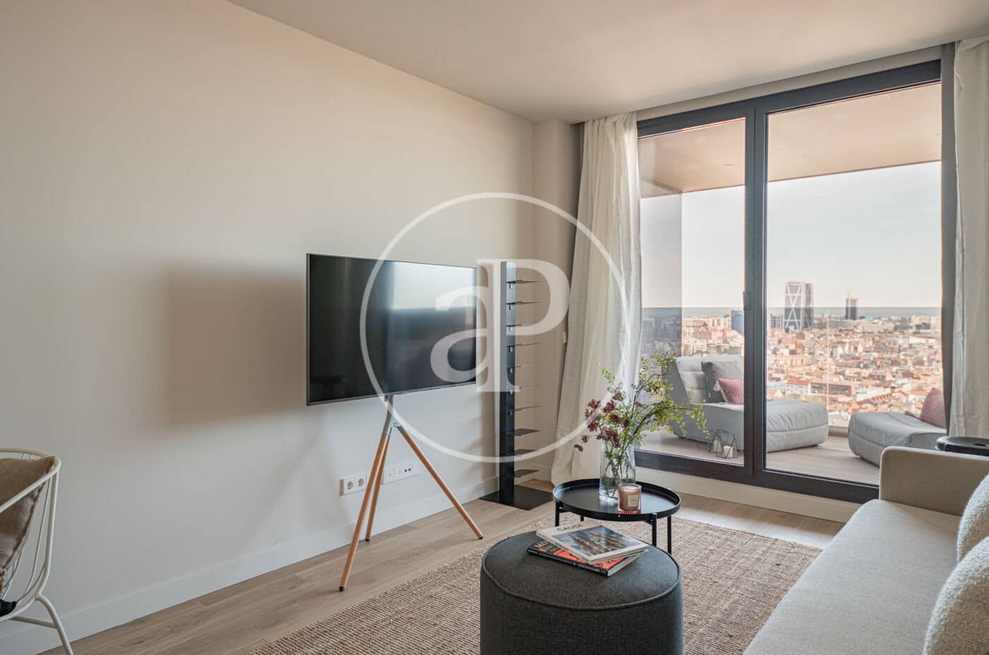 1 soverom Leilighet til leie i Madrid by med svømmebasseng - € 2 300 (Ref: 8726420)