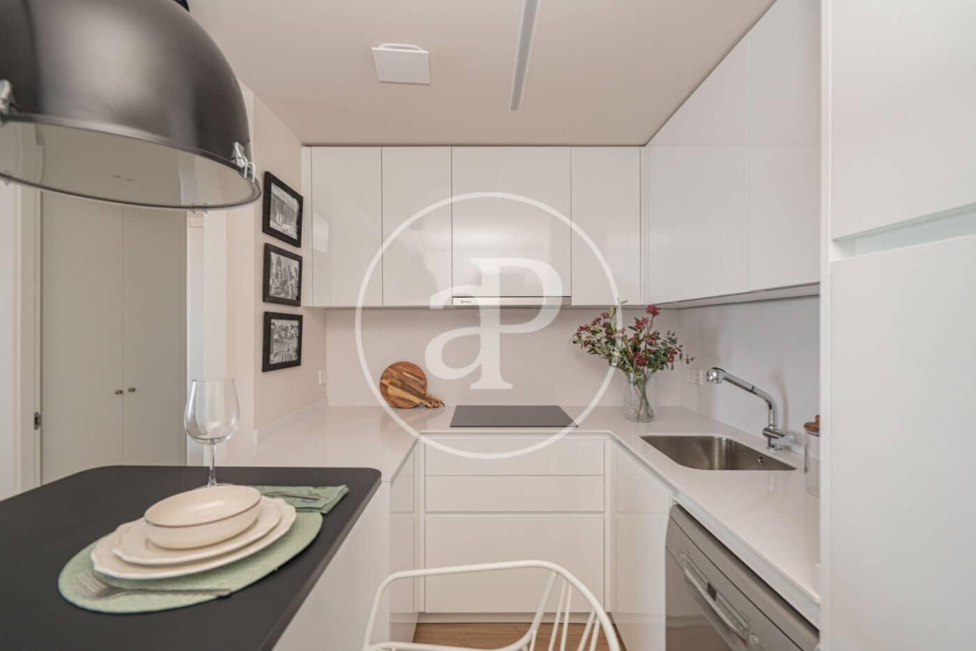 1 soverom Leilighet til leie i Madrid by med svømmebasseng - € 2 300 (Ref: 8726420)