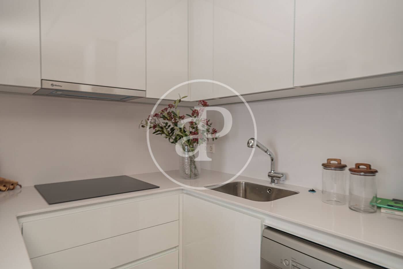 1 soverom Leilighet til leie i Madrid by med svømmebasseng - € 2 300 (Ref: 8726420)