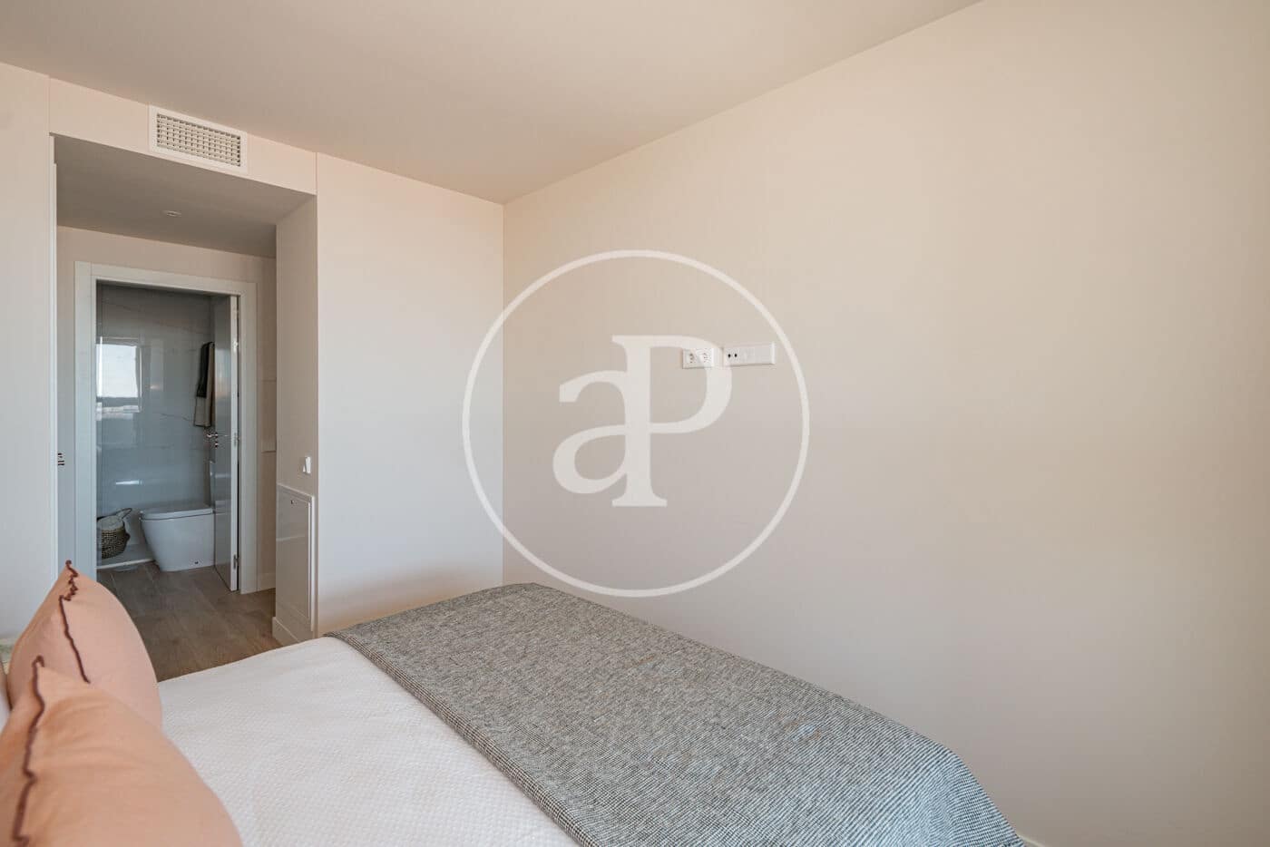 1 soverom Leilighet til leie i Madrid by med svømmebasseng - € 2 300 (Ref: 8726420)